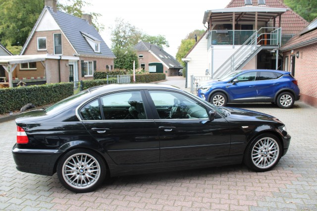 Foto 6 van BMW 3-SERIE 330I Executive Automaat - Navi Cruise Clima - 2de eigenaar
