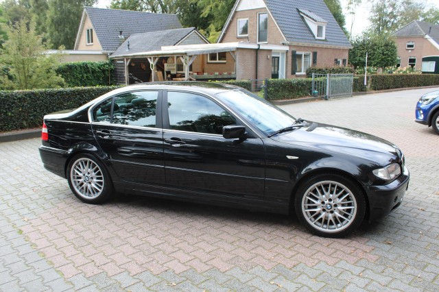 Foto 5 van BMW 3-SERIE 330I Executive Automaat - Navi Cruise Clima - 2de eigenaar