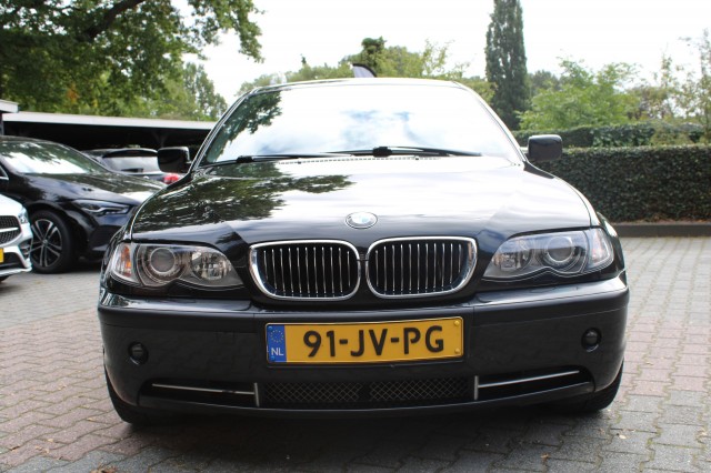 Foto 3 van BMW 3-SERIE 330I Executive Automaat - Navi Cruise Clima - 2de eigenaar