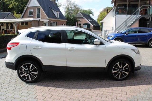 Foto 6 van NISSAN QASHQAI 1.2 TEKNA Automaat - Leer Navi 360 Camera keyless
