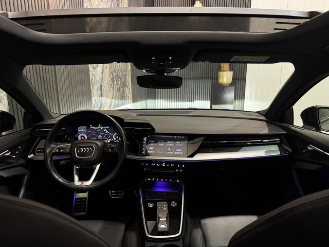 Foto 3 van Audi A3 Sportback 35 TFSI Edition One 3x S-Line|PANO|AMBI LIGHTS|MATRIX|KEYLESS