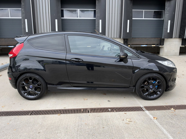 Foto 6 van Ford Fiesta 1.6 Metal, Volleder, Cruise control, Sony