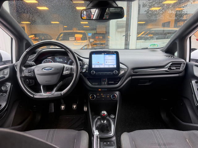Foto 10 van Ford FIESTA 1.5 EcoBoost ST-3|Camera|LED|B&O|Navi|Carplay AndroidAuto|Sportstoelen|18"lichtmetaal