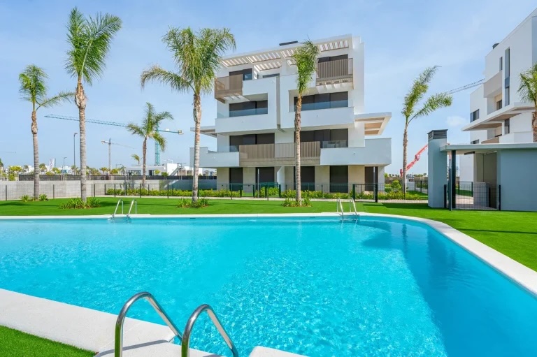 Uw eigen nieuwe Appartement aan zee en groot zwembad in ALCAZARES