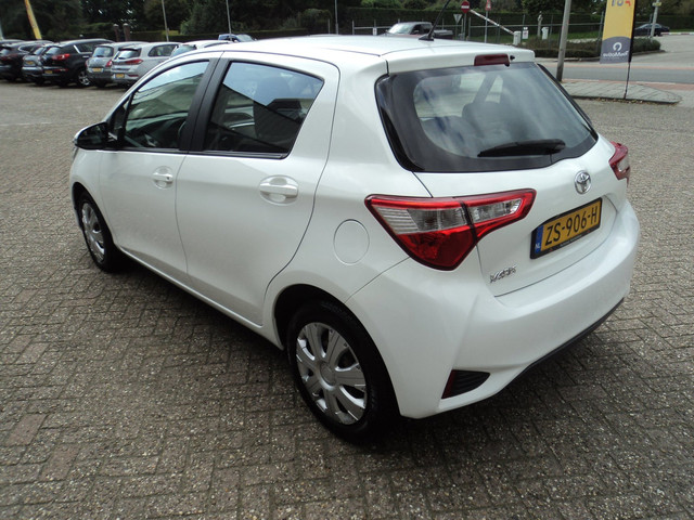 Foto 7 van Toyota Yaris 1.5 VVT-i Active Cruise Control Camera