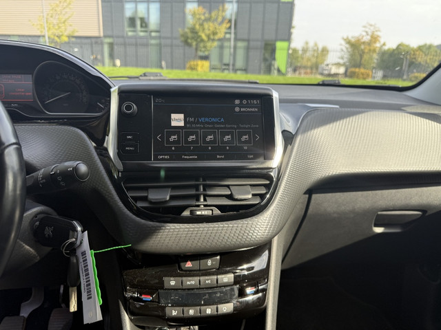Foto 4 van Peugeot 208 1.6 B.HDi Navi Clima BT Parksnsor Led Fase2
