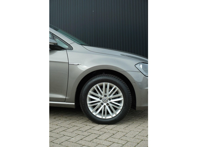 Foto 6 van Volkswagen Golf 1.2 TSI Business Edition R Connected DSG| Cruise| Cup editie