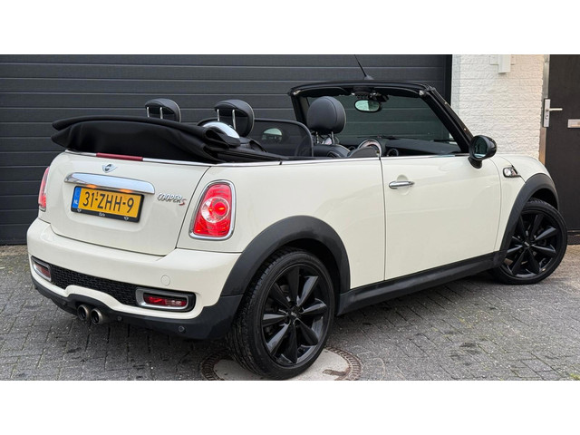 Foto 3 van Mini Cabrio 1.6 Cooper S Chili 184pk | Leder | Xenon | Navi | Stoelverwarming | PDC