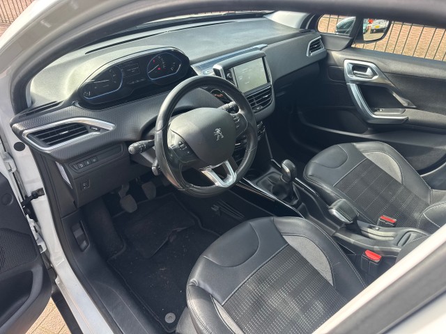Foto 9 van PEUGEOT 2008 *Pano*Car Play*Trekhaak*Allure