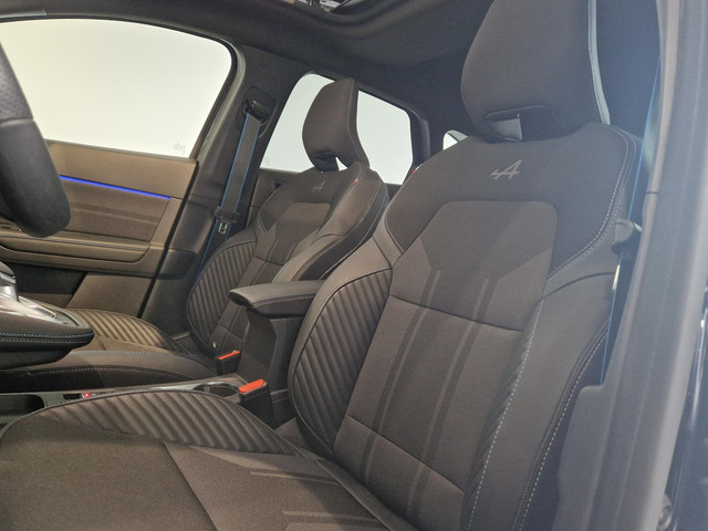Foto 4 van Renault Captur 1.6 E-Tech full hybrid 145 esprit Alpine | TREKHAAK | SCHUIF/KANTEL DAK | HARMAN KARD