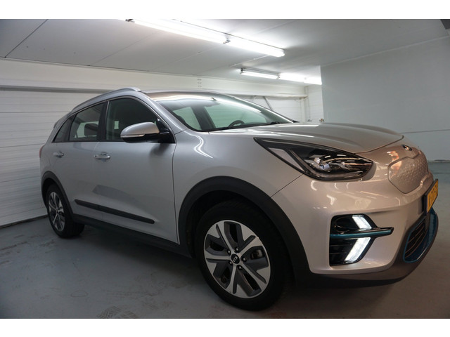 Foto 9 van Kia E-Niro DynamicLine 64 kWh €14950/ CAMERA / NAP