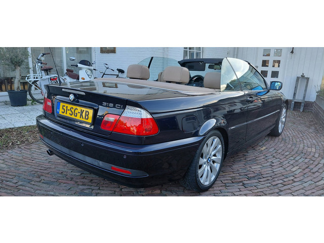 Foto 8 van BMW 3-serie Cabrio 318Ci Special Executive 90 % BMW Dealeronderhouden. Prachtige auto.