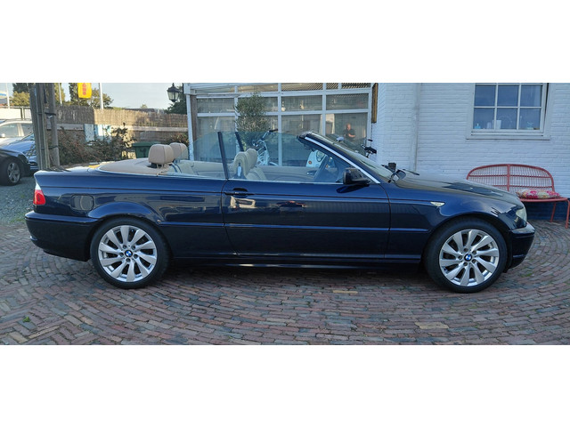 Foto 3 van BMW 3-serie Cabrio 318Ci Special Executive 90 % BMW Dealeronderhouden. Prachtige auto.