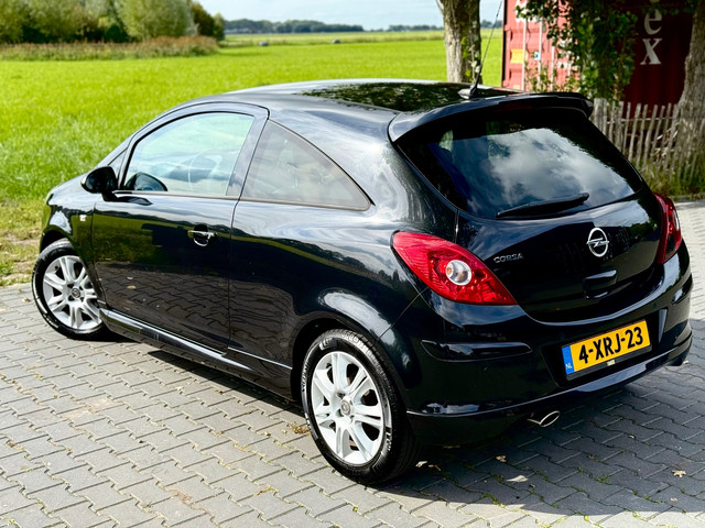 Foto 7 van Opel Corsa 1.2-16V BlitZ Stoel-&Stuurverwarming Dealer onderhouden
