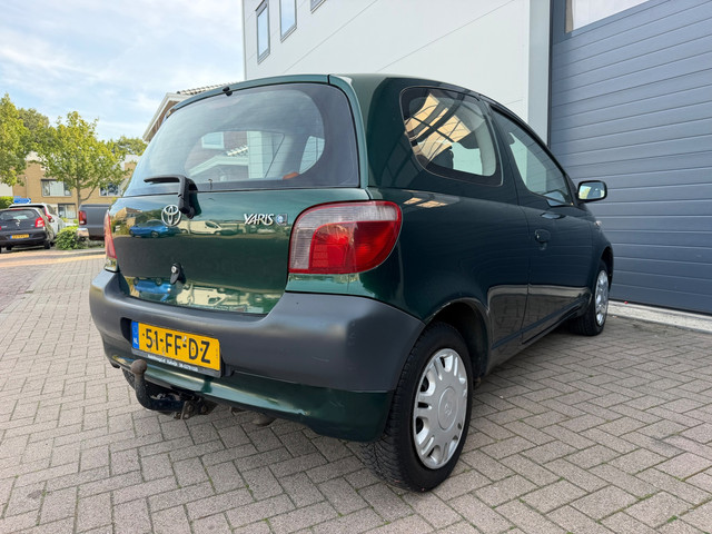 Foto 9 van Toyota Yaris 1.0-16V VVT-i Terra/Radio/Trekhaak
