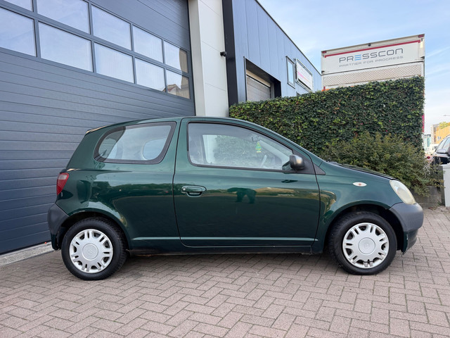 Foto 3 van Toyota Yaris 1.0-16V VVT-i Terra/Radio/Trekhaak