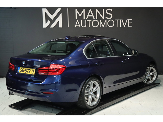 Foto 5 van BMW 3-serie 318i High Executive / SCHUIFDAK / LEDER / CARPLAY / STOELVERW