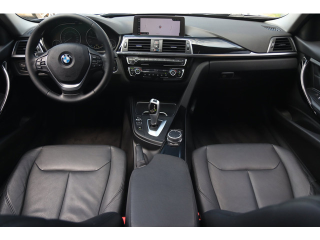 Foto 7 van BMW 3-serie 318i High Executive / SCHUIFDAK / LEDER / CARPLAY / STOELVERW