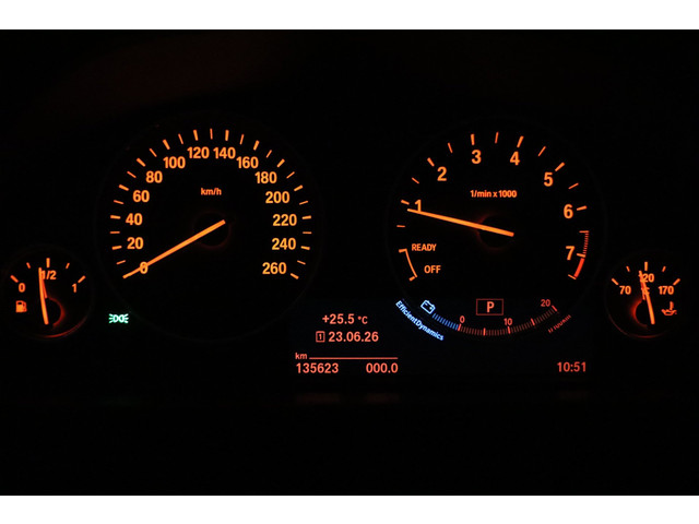 Foto 8 van BMW 3-serie 318i High Executive / SCHUIFDAK / LEDER / CARPLAY / STOELVERW