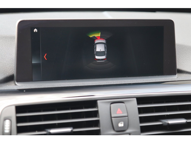 Foto 9 van BMW 3-serie 318i High Executive / SCHUIFDAK / LEDER / CARPLAY / STOELVERW