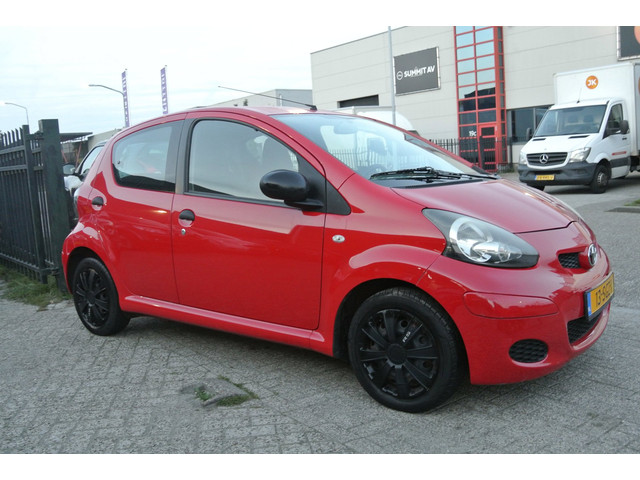 Foto 5 van Toyota Aygo 1.0-12V Now airco inruil mogelijk nap