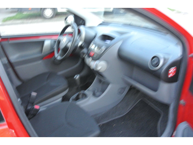 Foto 4 van Toyota Aygo 1.0-12V Now airco inruil mogelijk nap