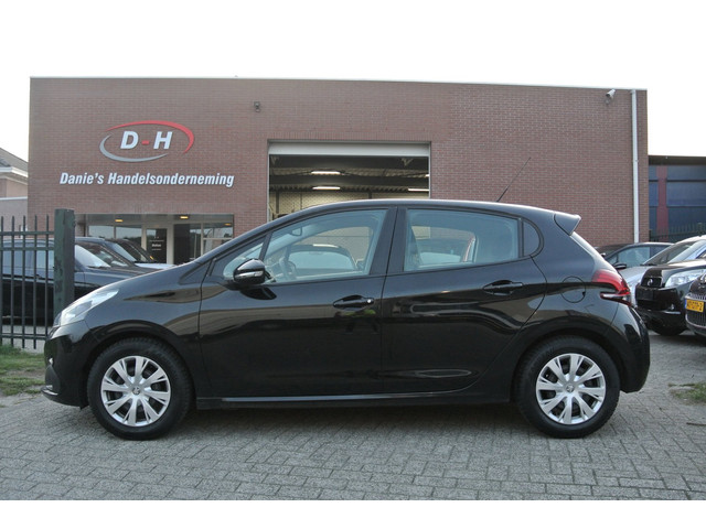 Foto 2 van Peugeot 208 1.2 PureTech Blue Lease airco apk 15-06-2027 inruil mogelijk nap