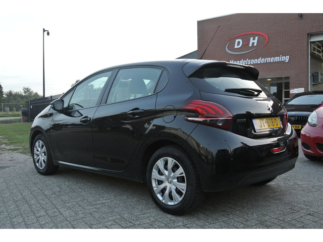 Foto 10 van Peugeot 208 1.2 PureTech Blue Lease airco apk 15-06-2027 inruil mogelijk nap