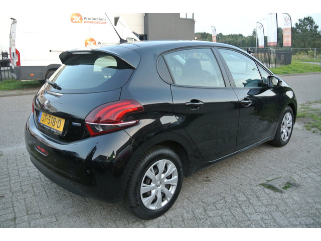 Foto 8 van Peugeot 208 1.2 PureTech Blue Lease airco apk 15-06-2027 inruil mogelijk nap