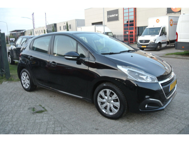 Foto 7 van Peugeot 208 1.2 PureTech Blue Lease airco apk 15-06-2027 inruil mogelijk nap