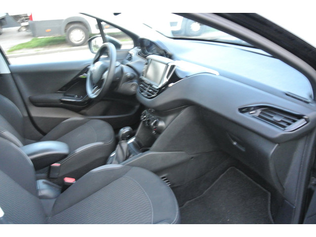 Foto 6 van Peugeot 208 1.2 PureTech Blue Lease airco apk 15-06-2027 inruil mogelijk nap
