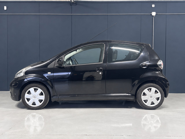 Foto 6 van Toyota Aygo 1.0 | 2010 | 5-deurs | Airco | Elektrische ramen | Centrale deurvergrendeling met afstan