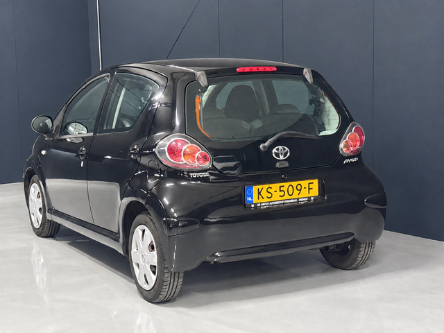 Foto 4 van Toyota Aygo 1.0 | 2010 | 5-deurs | Airco | Elektrische ramen | Centrale deurvergrendeling met afstan