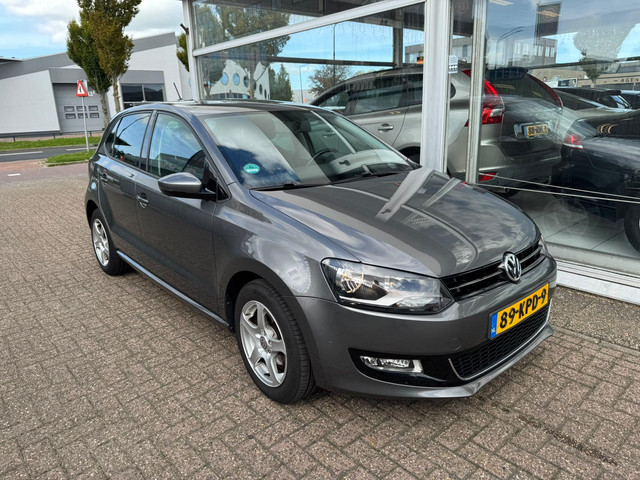 Foto 4 van Volkswagen Polo 1.4-16V Highline | 3e eigenaar | Airco | Trekhaak | Parkeersensoren | Cruise control