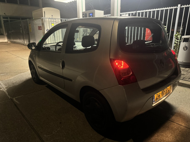 Foto 4 van Renault Twingo 1.2-16V Airco Bluetooth LAGE KM NETJES