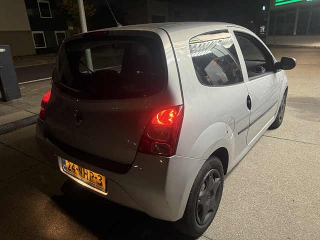 Foto 3 van Renault Twingo 1.2-16V Airco Bluetooth LAGE KM NETJES