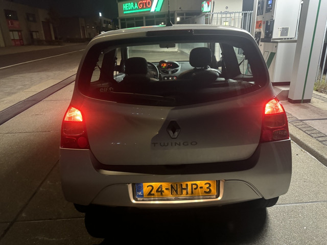 Foto 2 van Renault Twingo 1.2-16V Airco Bluetooth LAGE KM NETJES