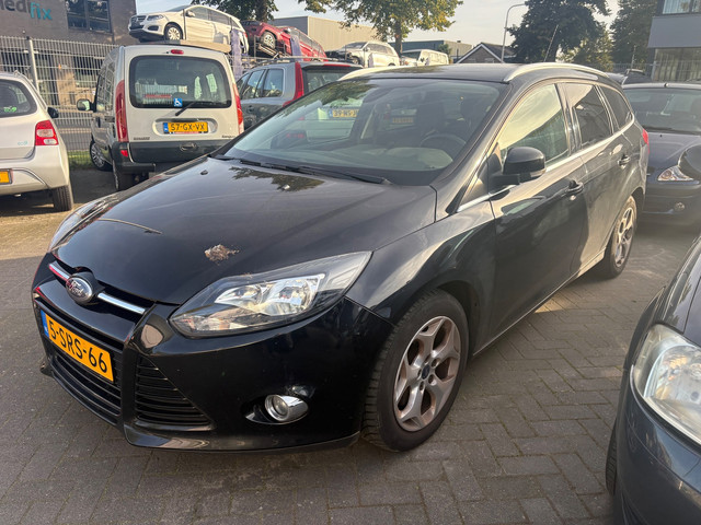 Foto 3 van Ford Focus Wagon 1.0 EcoBoost Titanium