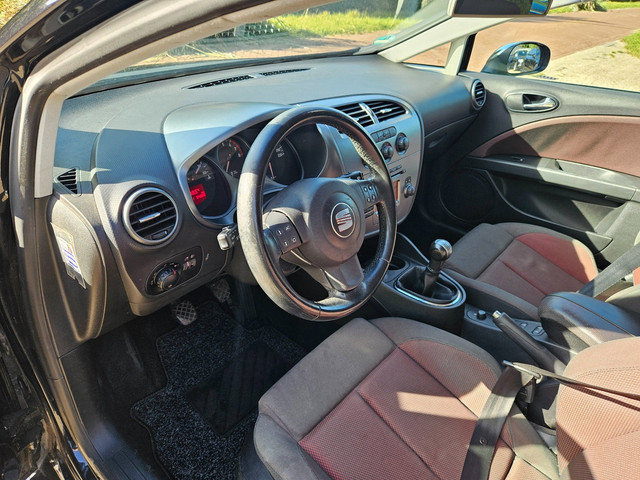 Foto 3 van Seat Leon 1.6 Sportstyle|AIRCO|CruiseControl|NW APK 10-2027 + Onderhoudsbeurt|KM NAP|Distributie 186