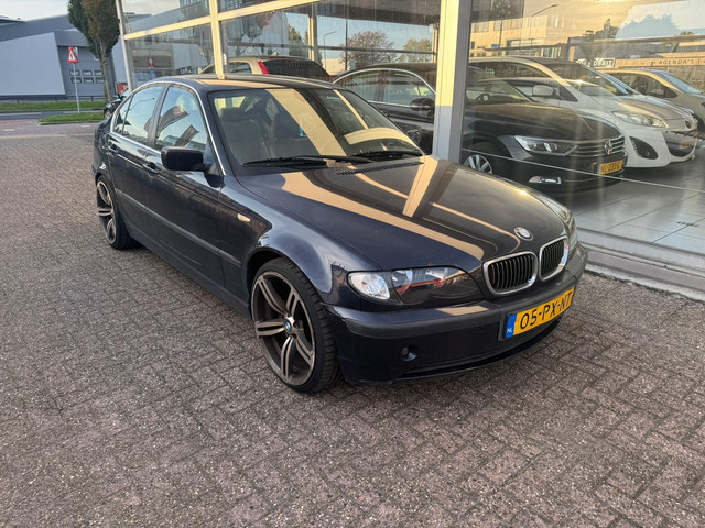 Foto 4 van BMW 3-serie 325i Lifestyle Edition
