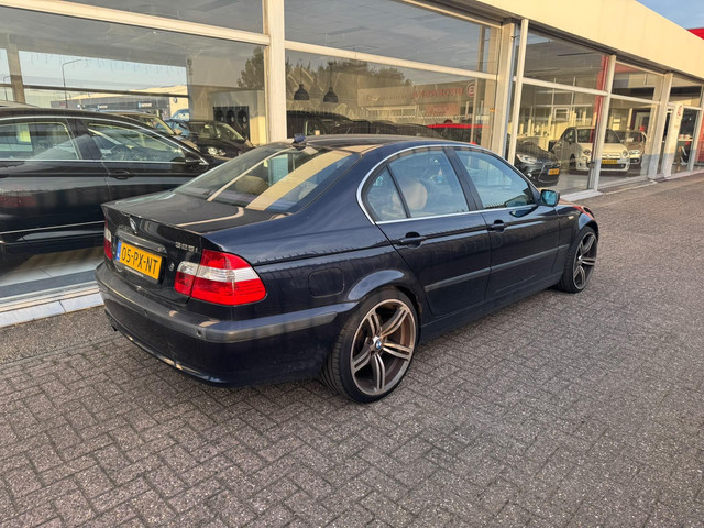 Foto 5 van BMW 3-serie 325i Lifestyle Edition
