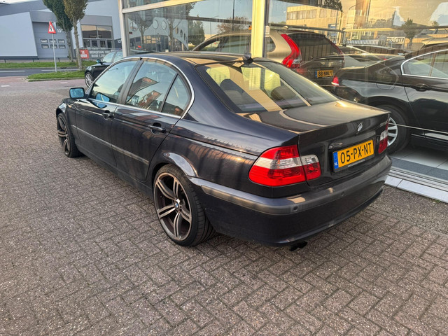 Foto 7 van BMW 3-serie 325i Lifestyle Edition