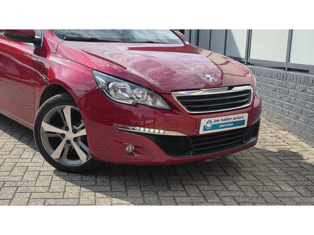 Foto 3 van Peugeot 308 1.2 PureTech Allure Nieuwe Distributieriem!