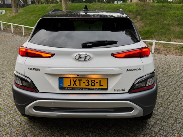 Foto 7 van Hyundai KONA 1.6 GDI HEV Fashion two tone - camera