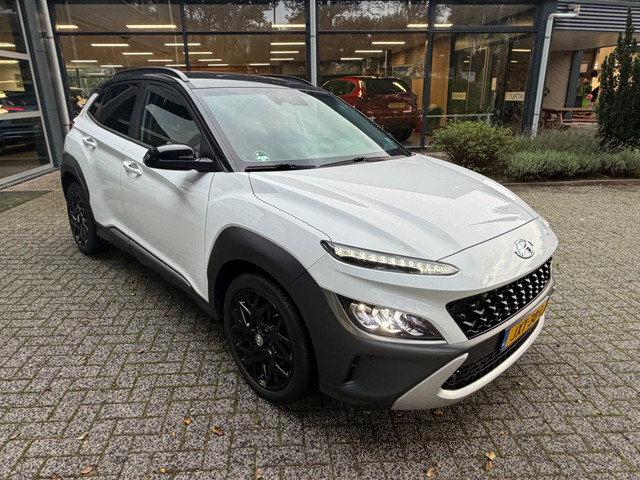 Foto 3 van Hyundai KONA 1.6 GDI HEV Fashion two tone - camera