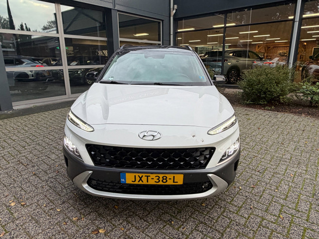 Foto 2 van Hyundai KONA 1.6 GDI HEV Fashion two tone - camera
