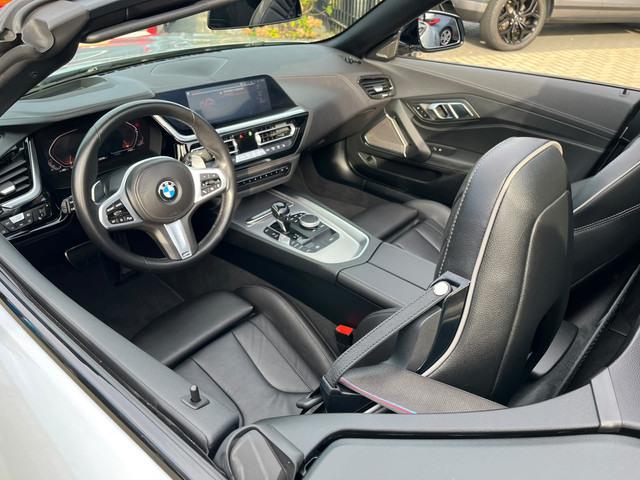 Foto 3 van BMW Z4 Roadster BMW Z4 Sdrive20i 197pk Aut 2021 M Sport Grijs FULL OPTIONS