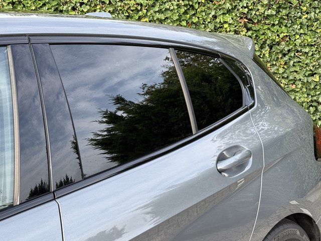 Foto 5 van BMW 1-serie 120 M Sport Pro | Panorama dak | Trekhaak | Camera | Getint glas
