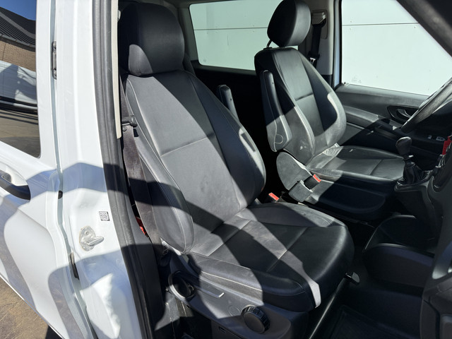 Foto 2 van Mercedes-Benz Vito 114 1.9 CDI 136PK Dubbele Cabine L2H1 5 Stoelen Climate Control Cruise Control Tr