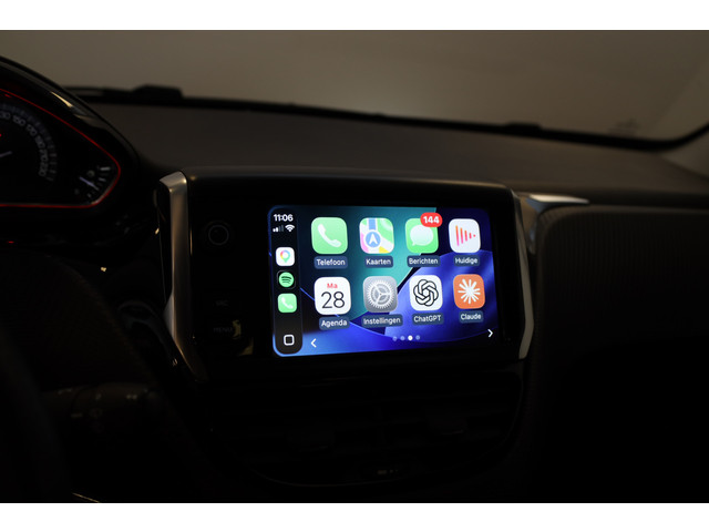 Foto 5 van Peugeot 2008 PT 110 GT-Line Automaat-6 Panorama ruit | Trekhaak | Apple Carplay / Android Auto |